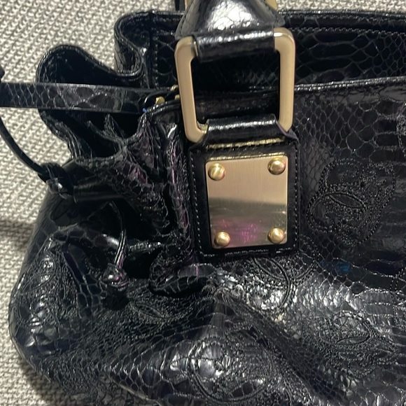 Sharif 1827 Couture Black Shoulder Bag with Glossy Finish and Silver Accents - Picture 9 of 16